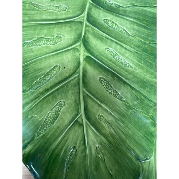 Handcrafted Ceramic Leaf Cake Plate With Frog & Butterfly Accent Made In Italy - Picture 3 of 6